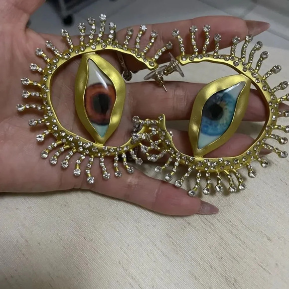 GAZE HOOP GOLD EYES EARRINGS - Picture 16 of 16